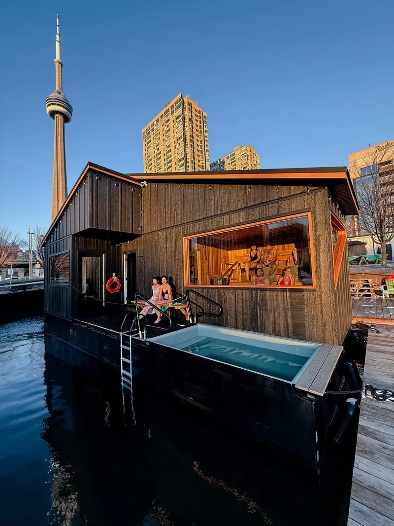 The floating sauna on the Toronto harbourfront